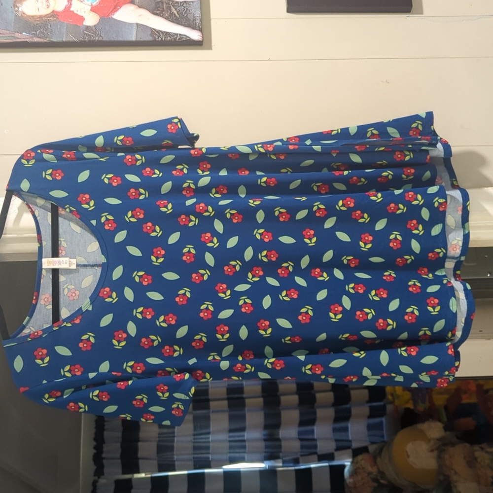 LuLaRoe perfect t, size medium, oversized, blue, red, green